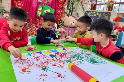 Hoạt động Tạo hình: Trang trí bức tranh ngày Tết – Lớp A5