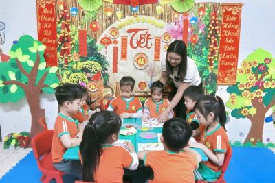 Hoạt động tạo hình: Hoa mai, hoa đào – Lớp K5