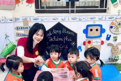 Hoạt động KPKH: “Khám phá con cua” – Lớp H3