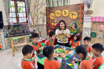 Hoạt động: Tạo hình Hoa mai, hoa đào – Lớp D5