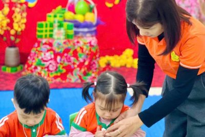 Hoạt động tạo hình: “Xé dán lá cây” – Lớp K3